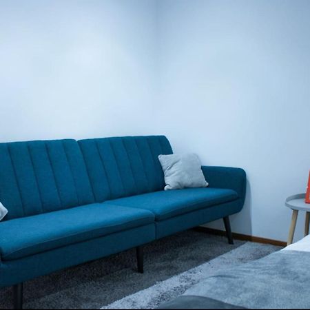 Vlad'S Downtown Apartment Petrila Екстериор снимка